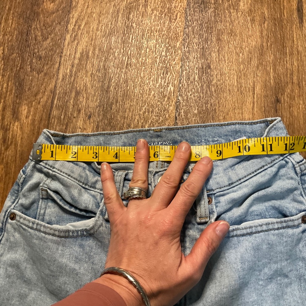 Old Navy Mom Jean Size 2 Light Wash Raw Hem Womens Denim Jeans - Picture 4 of 11